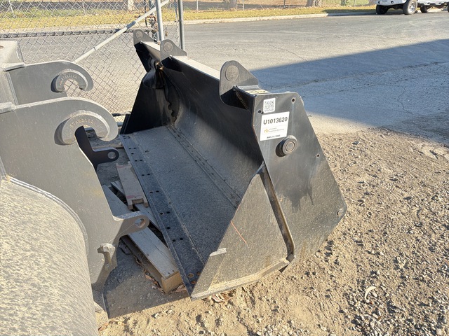 JCB 92 in Multipurpose Backhoe Loader Bucket