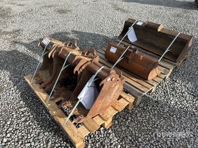 Quantity of (3) Q/C Digging Excavator Bucket