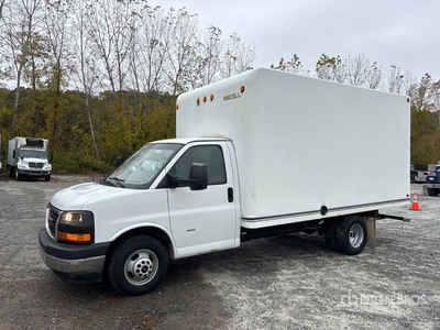 2018 GMC Savana G3500 4x2 Van Truck