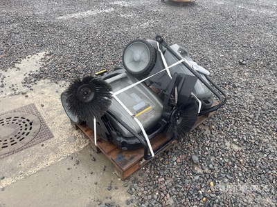 KÄRCHER KM70/20C Floor Sweeper