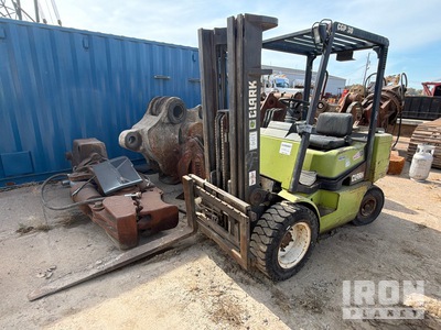 Clark CGP30 4600 lb Pneumatic Tire フォークリフト