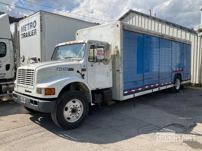 2000 International 4200 4x2 10 Bay 飲料運搬用トラック