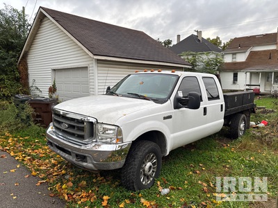 2006 Ford F-350 XL 4x4 Crew Cab Flatbed Truck