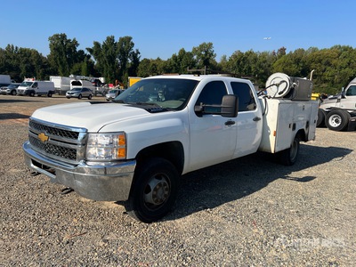 2014 Chevrolet Silverado 3500HD 4x4 Crew Cab Service Truck