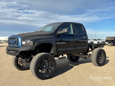 2005 Dodge Ram 3500 4x4 Crew Cab を見 Cab and Chassis