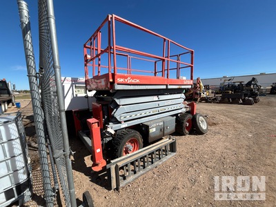 Skyjack SJ7135RT 4x4 Dual Fuel Scissor Lift