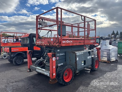 2017 Skyjack SJ6832 RT 4x4 Dual Fuel Scissor Lift