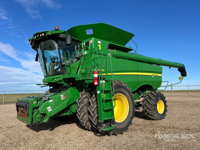2013 John Deere S680 Combine Harvester