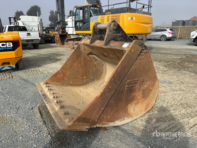 72 in Cleanup Excavator Bucket
