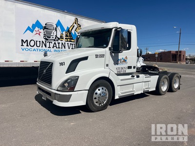 2013 Volvo VNL 6x2 T/A Day Cab Truck Tractor