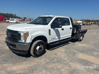 2017 Ford F-350 XL 4x4 Crew Cab Flatbed Truck