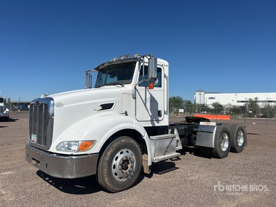 2009 Peterbilt 384 6x4 Ciągnik siodłowy T/A z kabiną dzienną