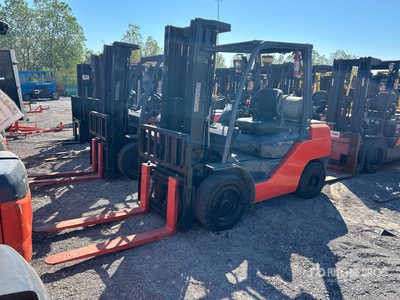 2019 Toyota 8FGU30 5620 lb Pneumatic Tire Forklift