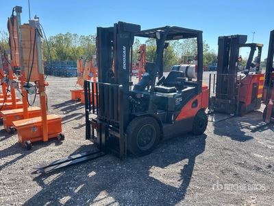 Doosan G25N-7 4600 lb Pneumatic Tire Forklift