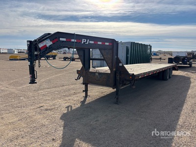 2015 PJ 32 ft T/A Gooseneck Equipment Trailer