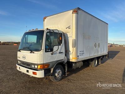 2002 Hino FB1817 4x2 Autocarro furgonato