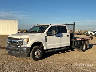 2020 Ford F-350 XLT 4x4 Crew Cab Ciężarówka z płaską platformą