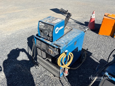 2015 Miller Electric 300 A MIG Spawarka elektryczna