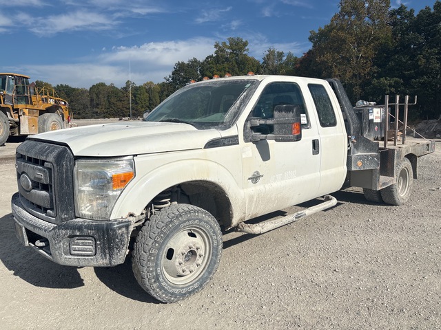 2014 Ford F-350 XL 4x4 Extended Cab Flatbed Truck