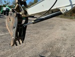 Hydraulics with Thumb Cylinder