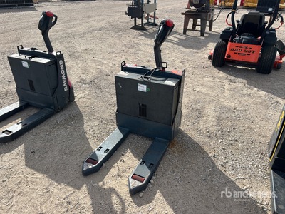 2020 Toyota 8HBW23 4500 lb Electric Wózek paletowy