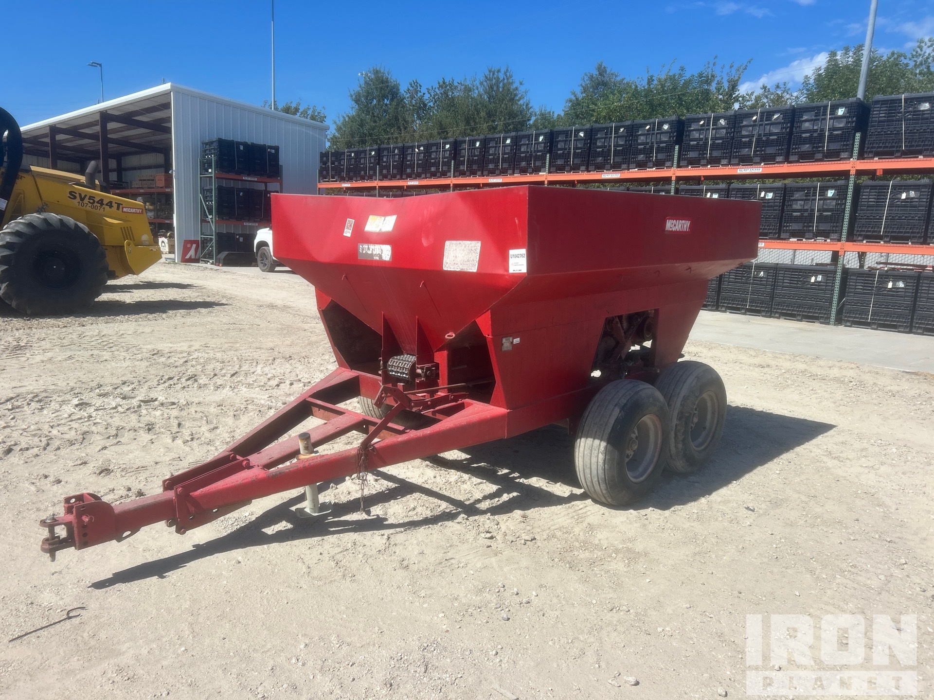 1981 Tote 1981 39 in T/A Fertilizer Spreader