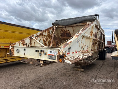2000 Corn Belt Mfg., Inc. 6-3802 40 ft T/A Przyczepa z wywrotem brzusznym