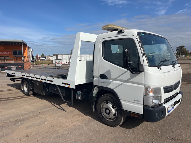 2021 Mitsubishi Canter 4x2 Tilt Tray Truck