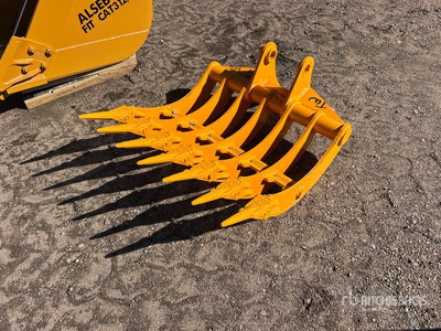 2026 GIYI 32 in Excavator Rake - Fits Cat 305 (Unused)