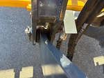 Chassis with Clavijas del cangilón al brazo elevador