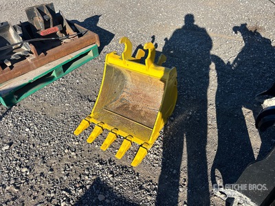 John Deere 24 in Excavator Bucket - Fits John Deere 35G