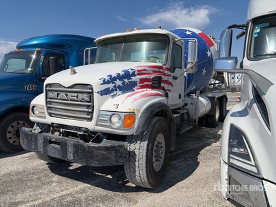 2005 Mack CV713 6x4 Camion malaxeur (Inoperable)