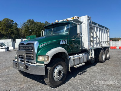 2008 Mack GU713 8x4 Camion à benne basculante D/E