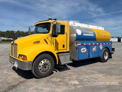 2004 Kenworth T300 4x2 Ciężarówka na paliwo