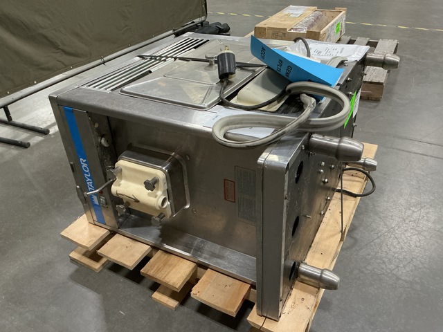 Taylor 071027B000 Soft Serve Ice Cream Machine Taylor 071027B000 Soft Serve Ice Cream Machine