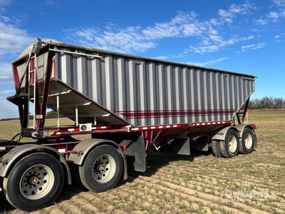 2014 Doepker 30 ft T/A Super B-Train Pup Grain Trailer