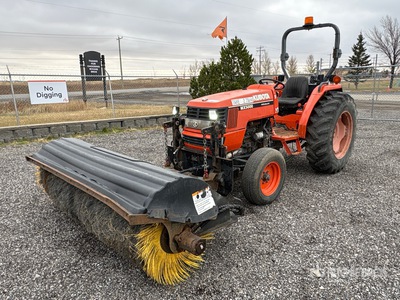 2003 Kubota MX5000F 2WD tractor utilitario