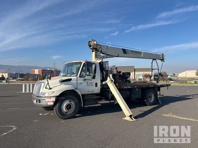National 400A 10 ton Straight Boom on 2002 International 4400SBA 4x2 Boom Truck