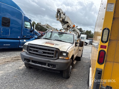 Altec 200A 30 ft on 2003 Ford F-350 Camion Nacelle (Inoperable)