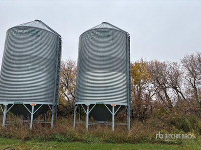 Goebel +/- 3300 bu 5 Ring Hopper Grain Bin