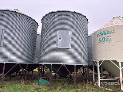 Westeel-Rosco +/- 1800 bu 5 Ring Hopper Grain Bin