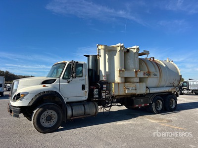 2014 International WorkStar 7600 6x4 Vacuum Tanker Truck
