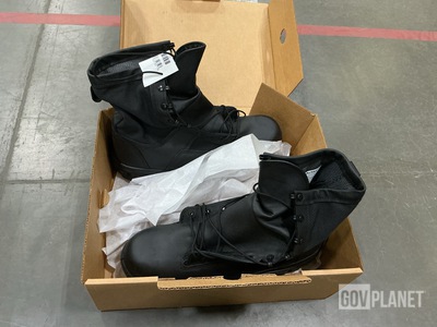 (22) Pairs of Men's Safety Boots