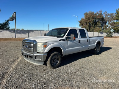 2015 Ford F-250 XL 4x4 Crew Cab بيك اب