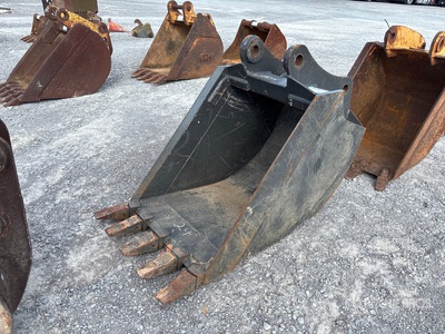 24 in Digging Backhoe Rear Bucket - Fits Ford / New Holland