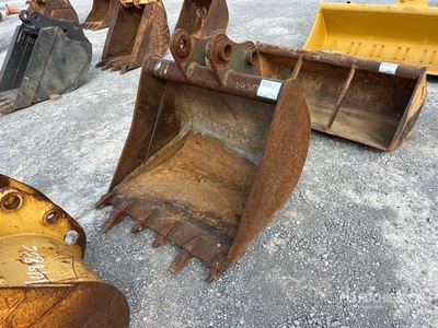 36 in Digging Excavator Bucket - Fits Cat 305