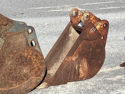 16 in Digging Backhoe Rear Bucket - Fits Case 580K