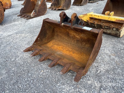 36 in Digging Excavator Bucket - Fits Cat 302