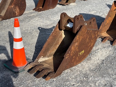 16 in Digging Backhoe Rear Bucket - Fits New Holland 555