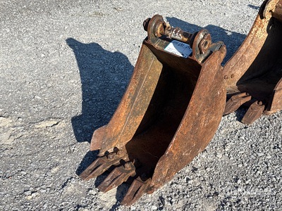 12 in Excavator Bucket - Fits Cat 302